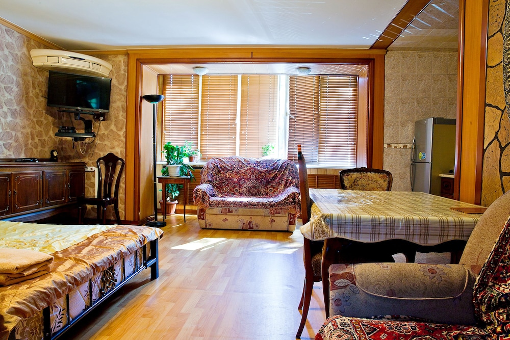 Lessor Apartments