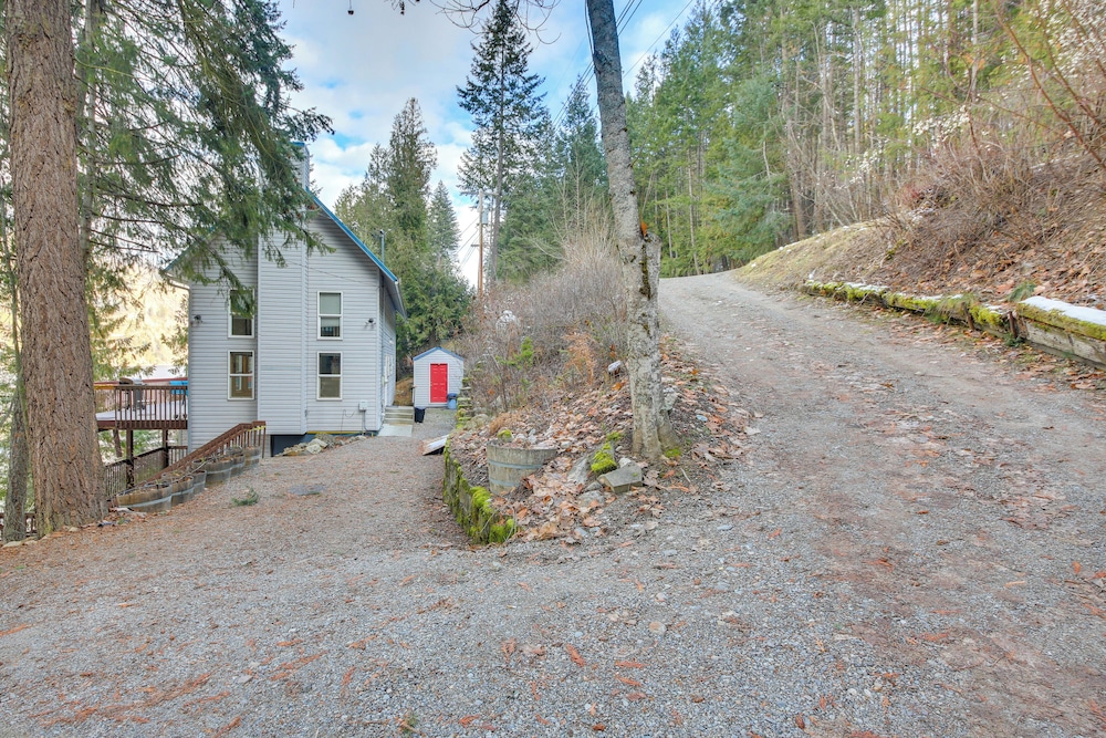 Boat, Fish, Swim: Lake Pend Oreille Gem w/ Deck!