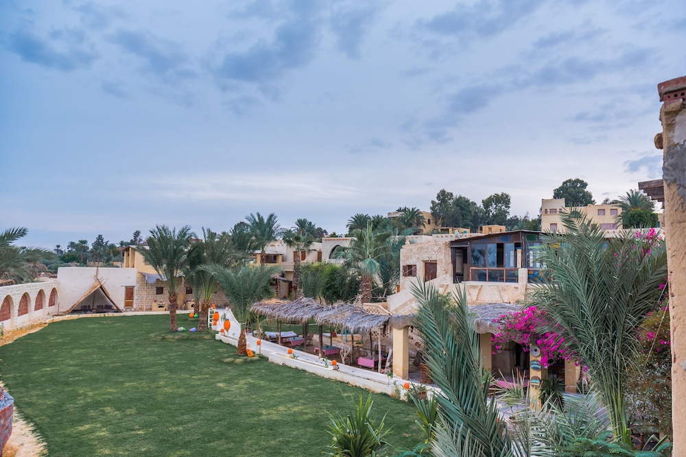 Zad Elmosafer Guest House