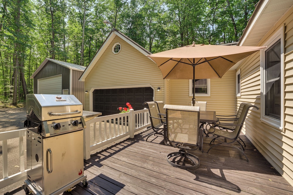 Dock Access + Nearby Beach: Higgins Lake Retreat!