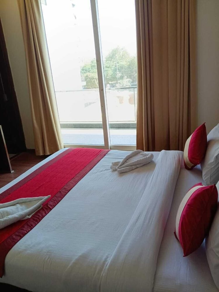Hotel Florence and Banquets By Elite Sol