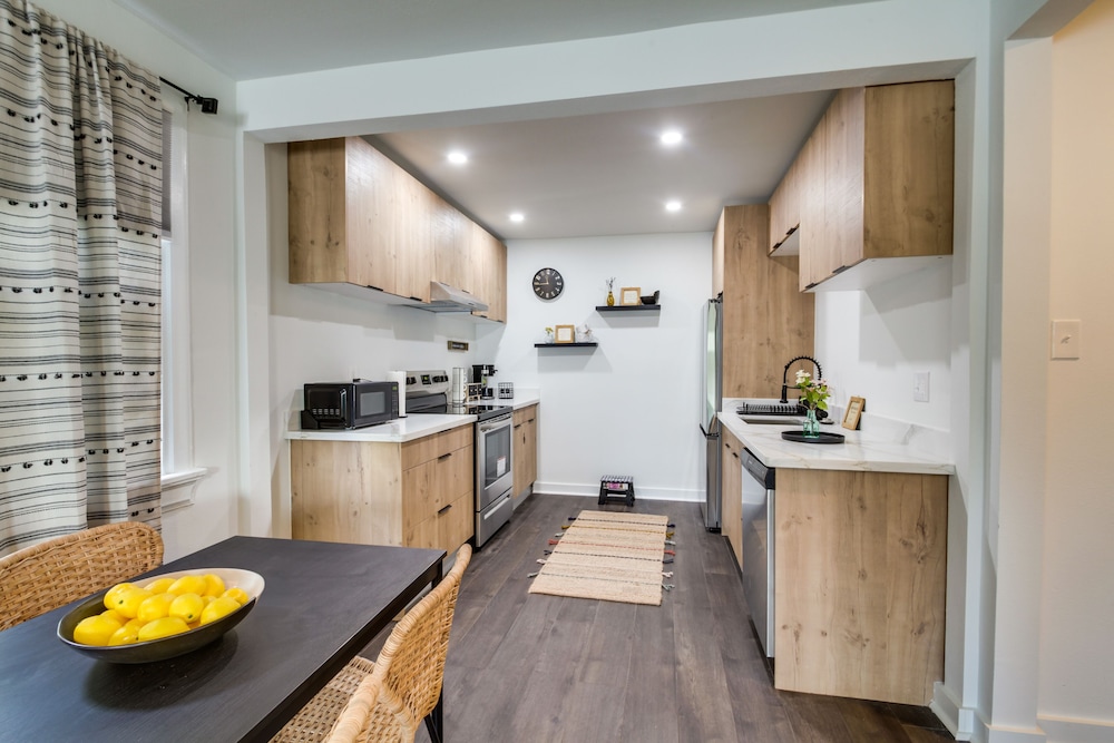 4 Mi to French Quarter: Walkable Apt w/ Yard