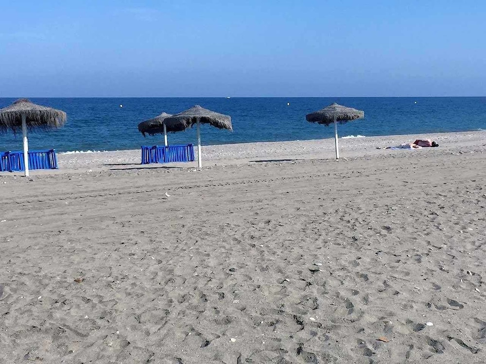 VenAVera C10A - Ground floor Garden 3Bedrooms/2Baths Beachfront, WIFI