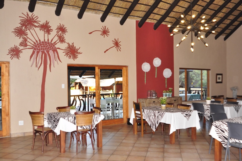 Ukutula Lodge & Game Reserve