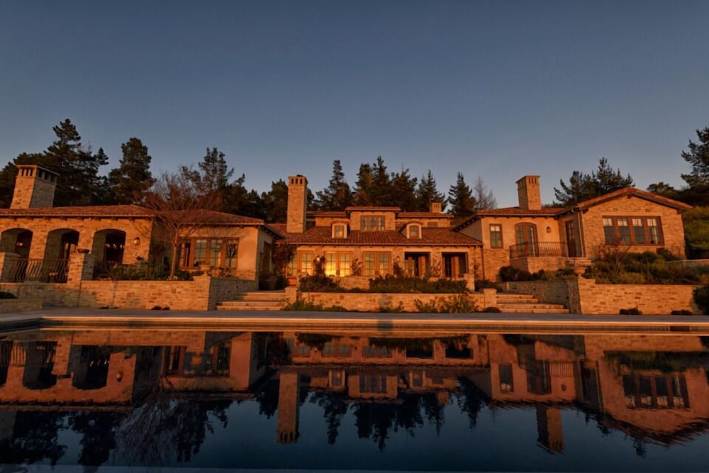 Lx1: Chateau D' Renaitre - Carmel-by-the-sea Luxury Villa: - Property Image 43