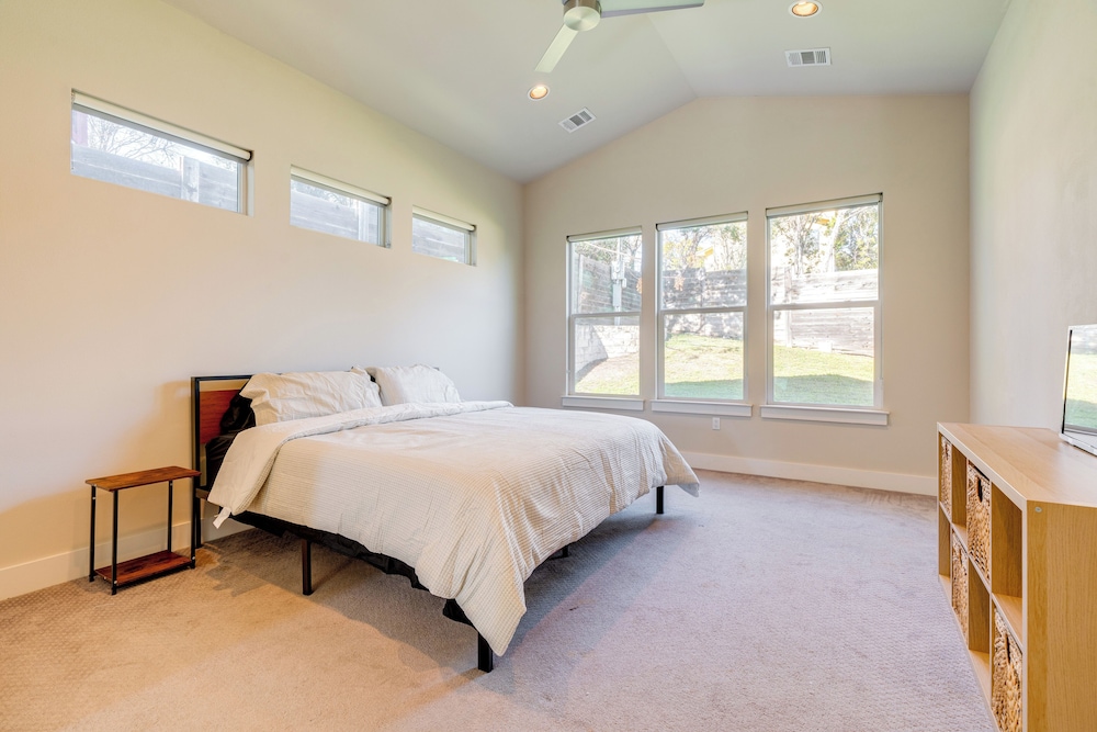21 Mi to Dtwn: Spacious Home in Austin Suburbs!