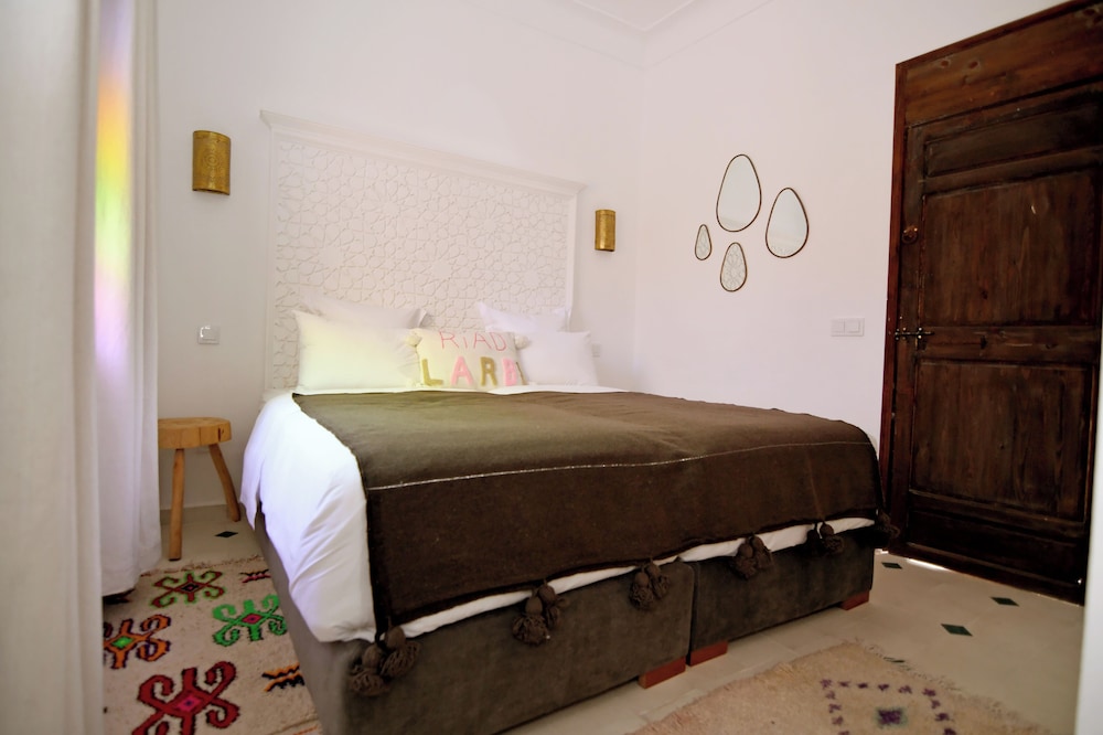 Riad Larbi Khalis