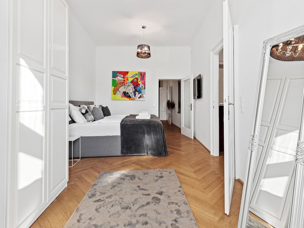 MICE&MEN Serviced Apartment City Center