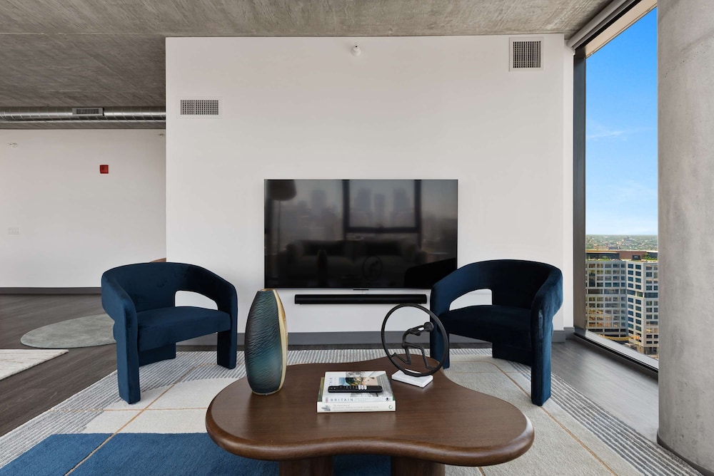 Cloud9 4apt in Building Fultonmkt The Cubist