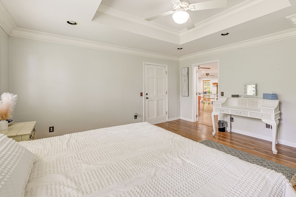 5-story Group Getaway w/ Game Room in Franklin!