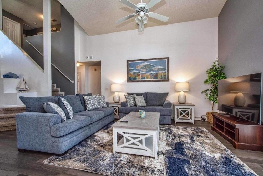 Beautiful Waterfront Home Close To Disney!large Spacious Layout, Pool & Wifi 4 Bedroom Home
