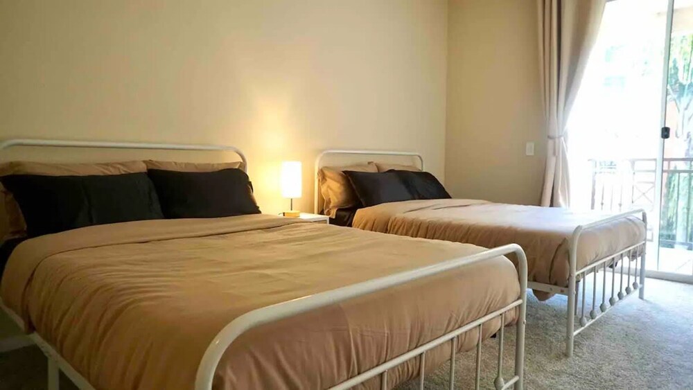 Spacious 2-br APT Near Disneyland Pool Hot Tub GYM