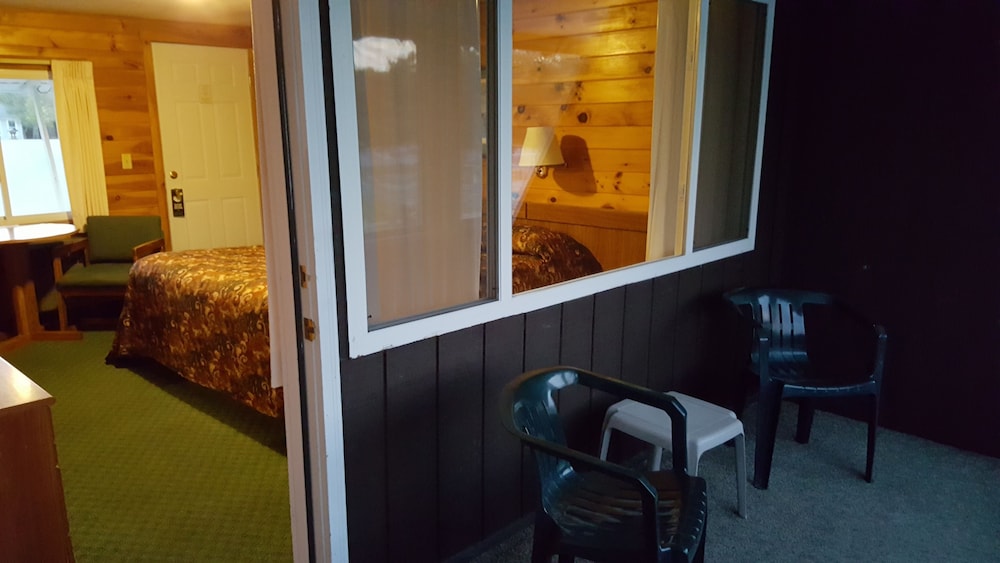 Clark's Beach Motel