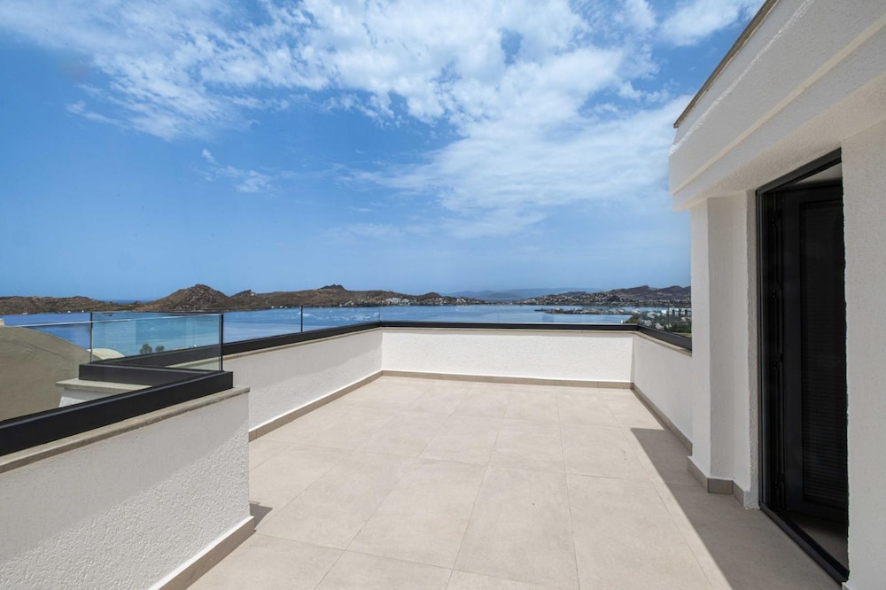 Stunning Villa With Private Pool and Luxuriest Views