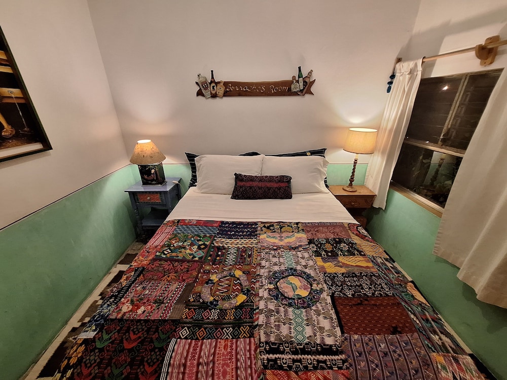 Yellow House - Hostel
