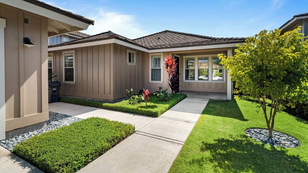 Private Yard and Outdoor Area - AC & Shared Pool - Golf Views - Vrkcv
