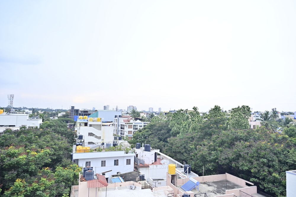 Hotel Noble Nook 100 ft. Road Indiranagar