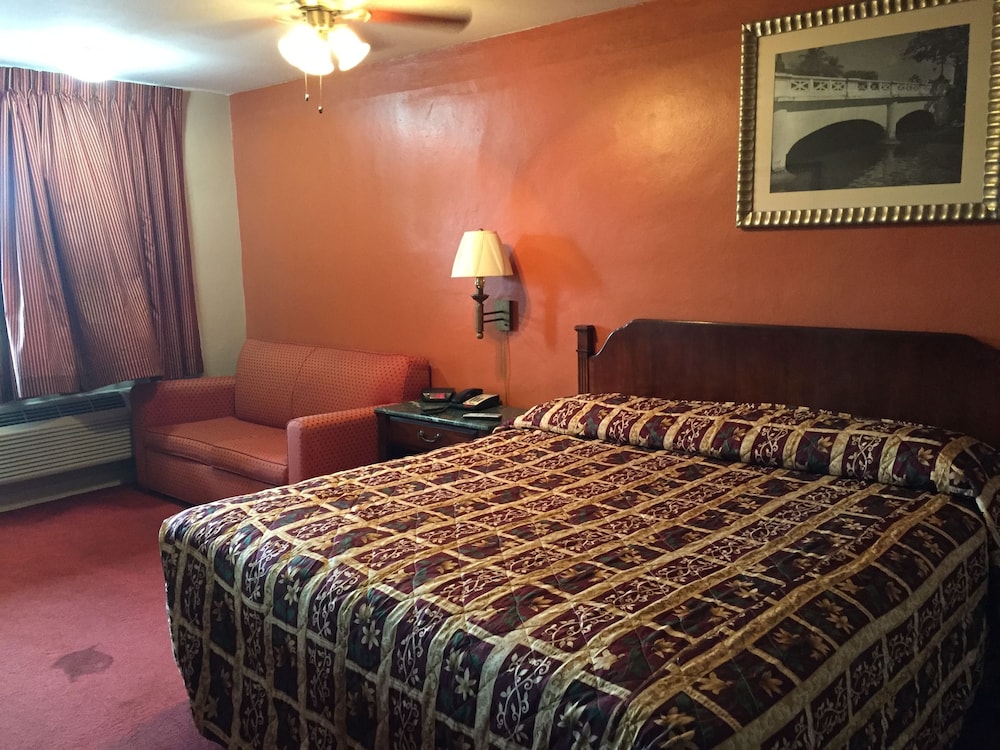 Deluxe Inn Airport
