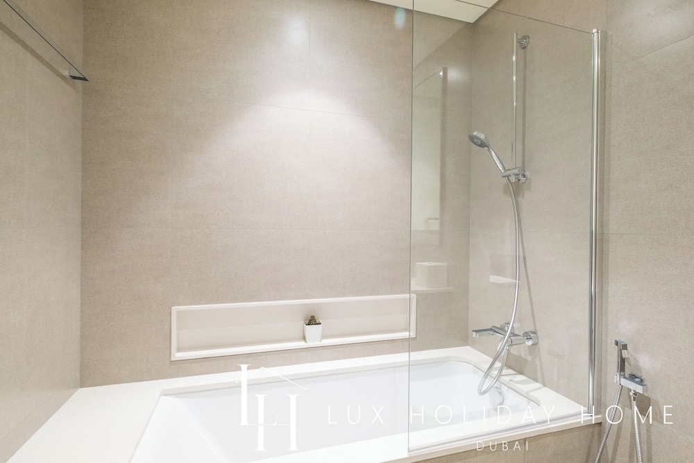 LUX The Grande Signature Skyline Suite 2