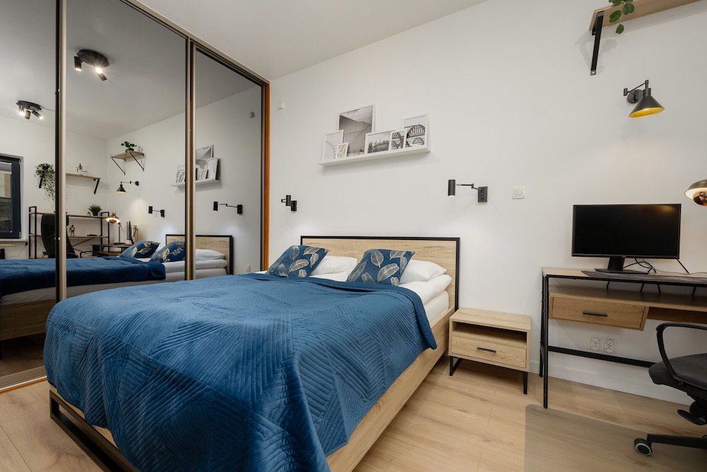 Warsaw Apartment With Terrace by Renters view 3