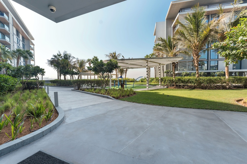 Bluewaters Island 1BR Sea & Ain View