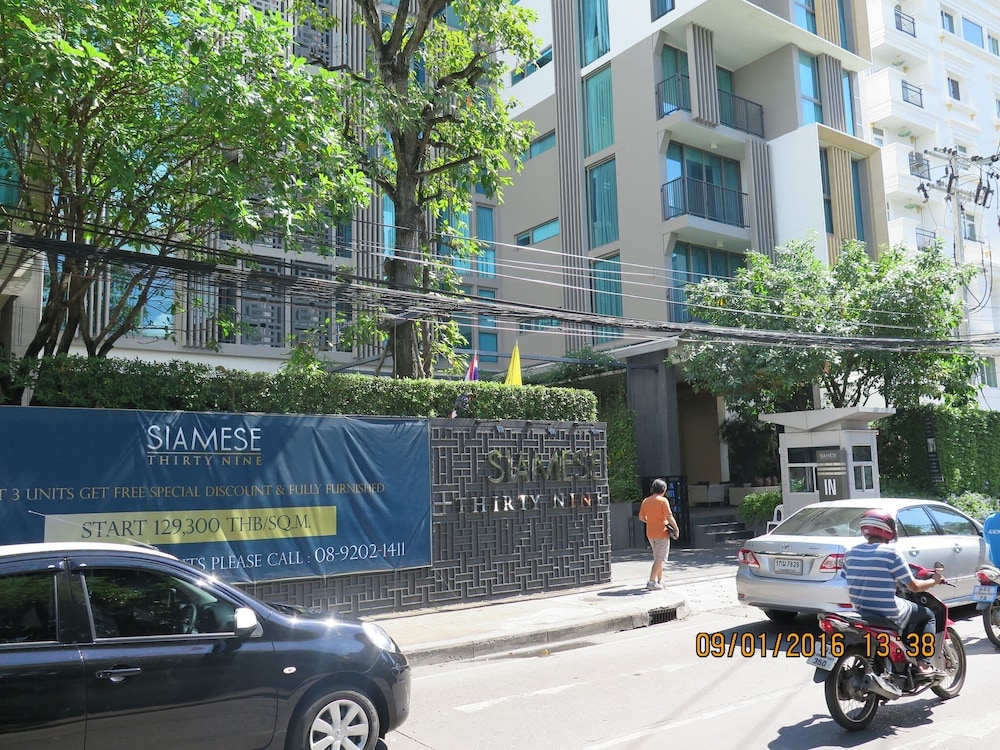 S39- 1 Bedroom Downtown Apt With Balcony and Pool