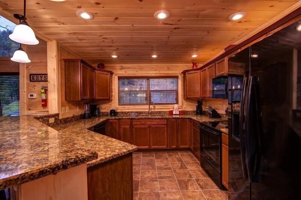 Lazy Bear Lodge - 4 Bedrooms, 4 Baths, Sleeps 14 Home by RedAwning
