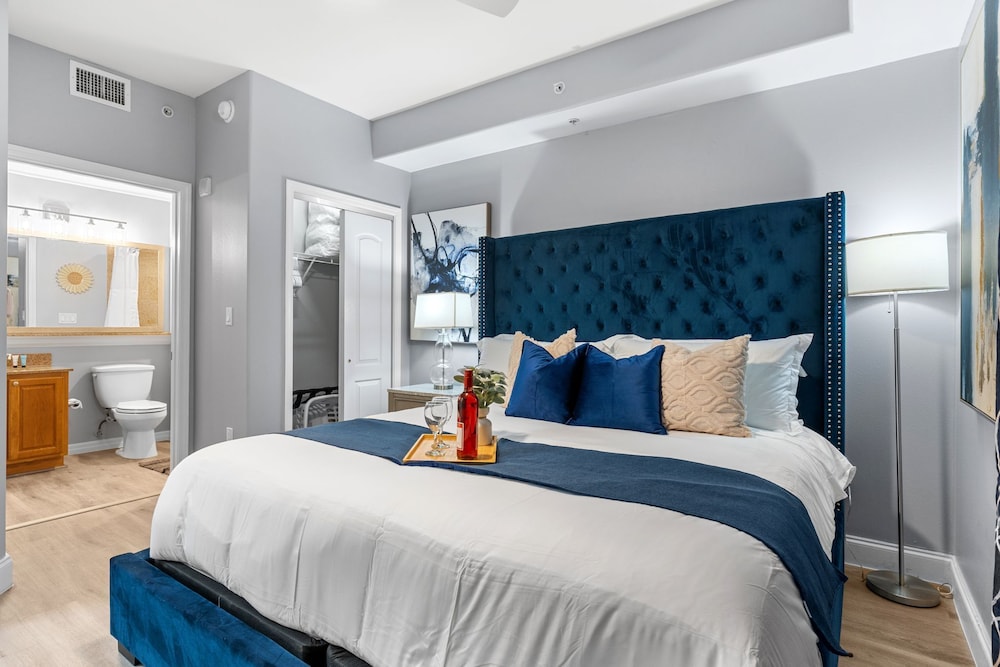 Renovated Condo 2mil away from Disney