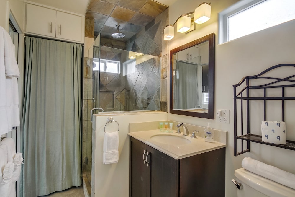Manhattan Shores 1B