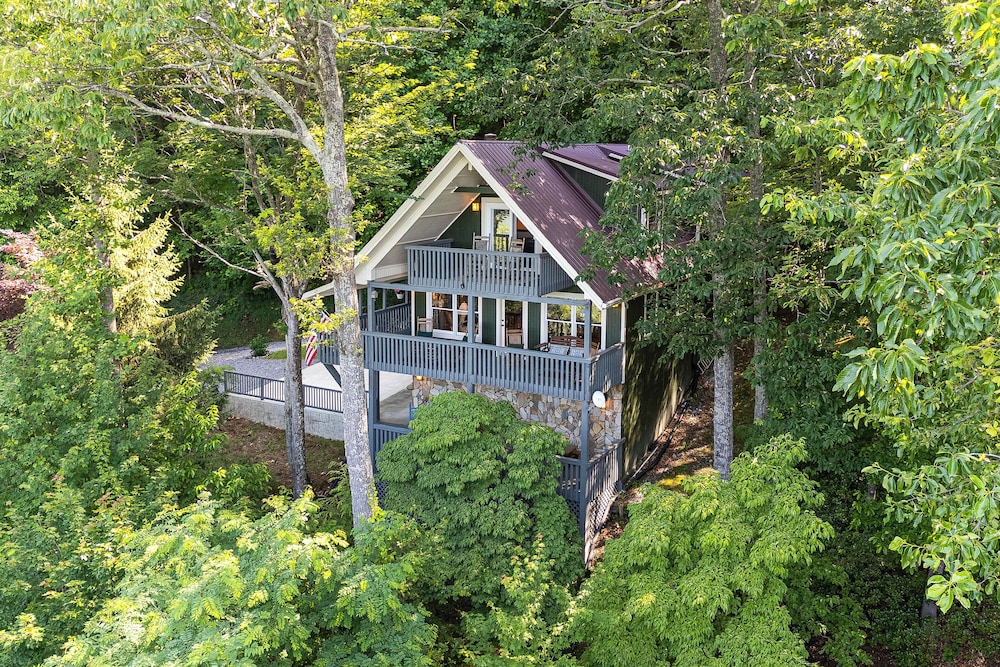 Decks + Lake Access: Scenic North Carolina Retreat