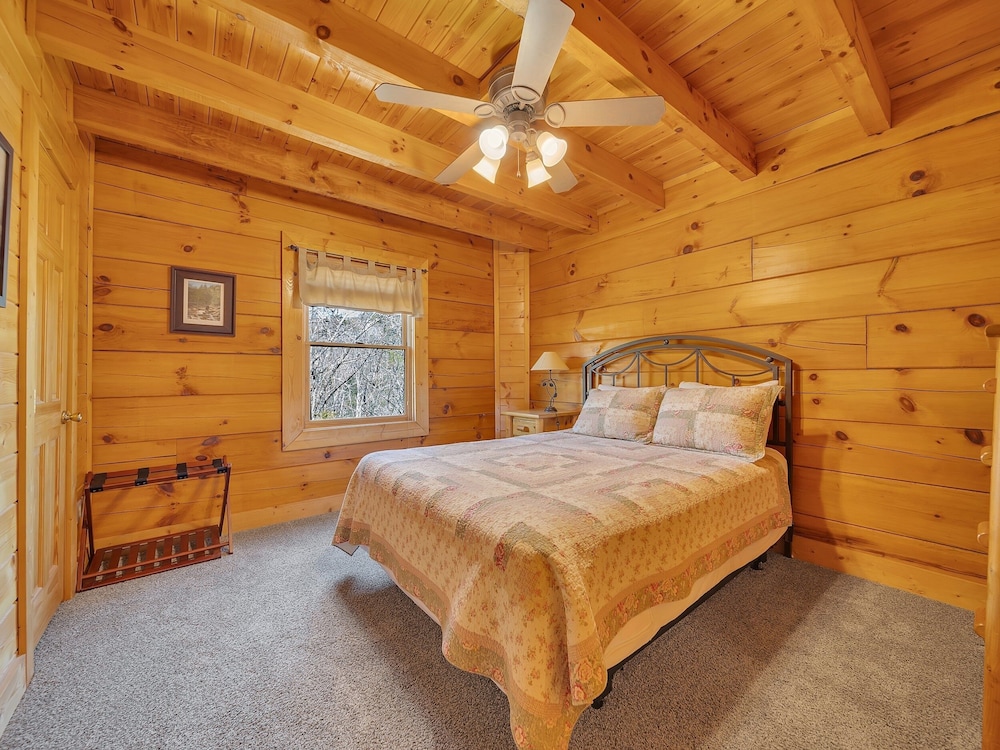 Ern821 - Tranquil Times 5 Bedroom Cabin