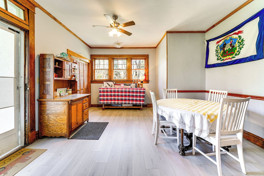 9 Mi to New River Gorge: Spacious Retreat w/ Porch