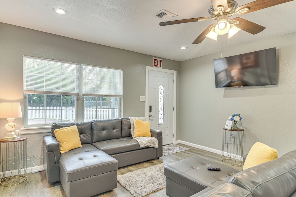 6 Mi to Busch Gardens: Family & Pet Friendly Home