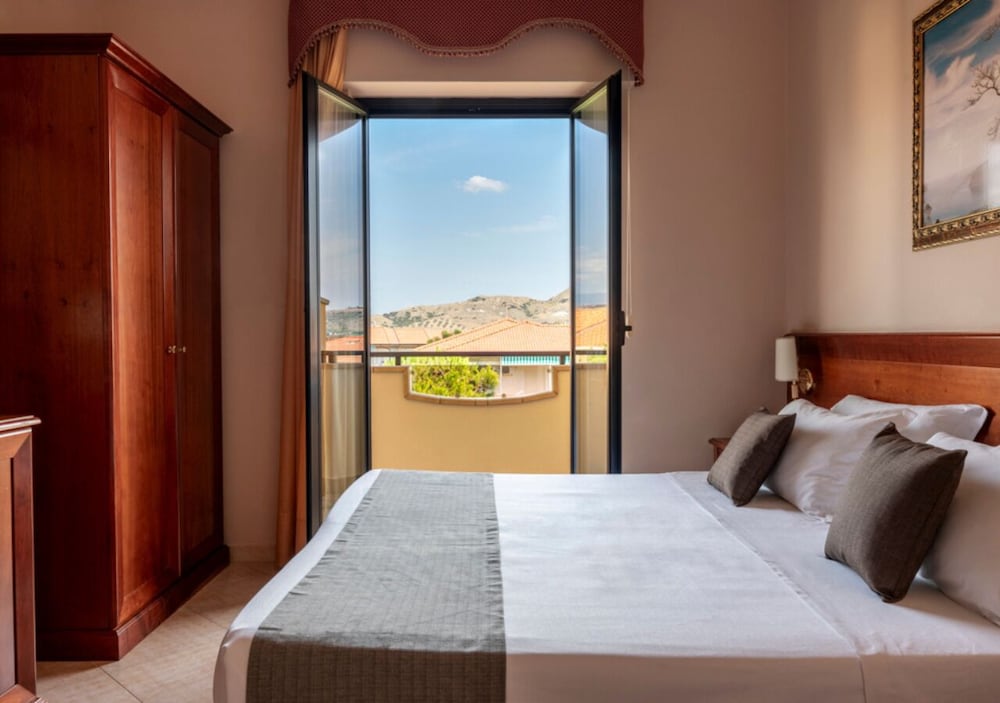 Madama club village