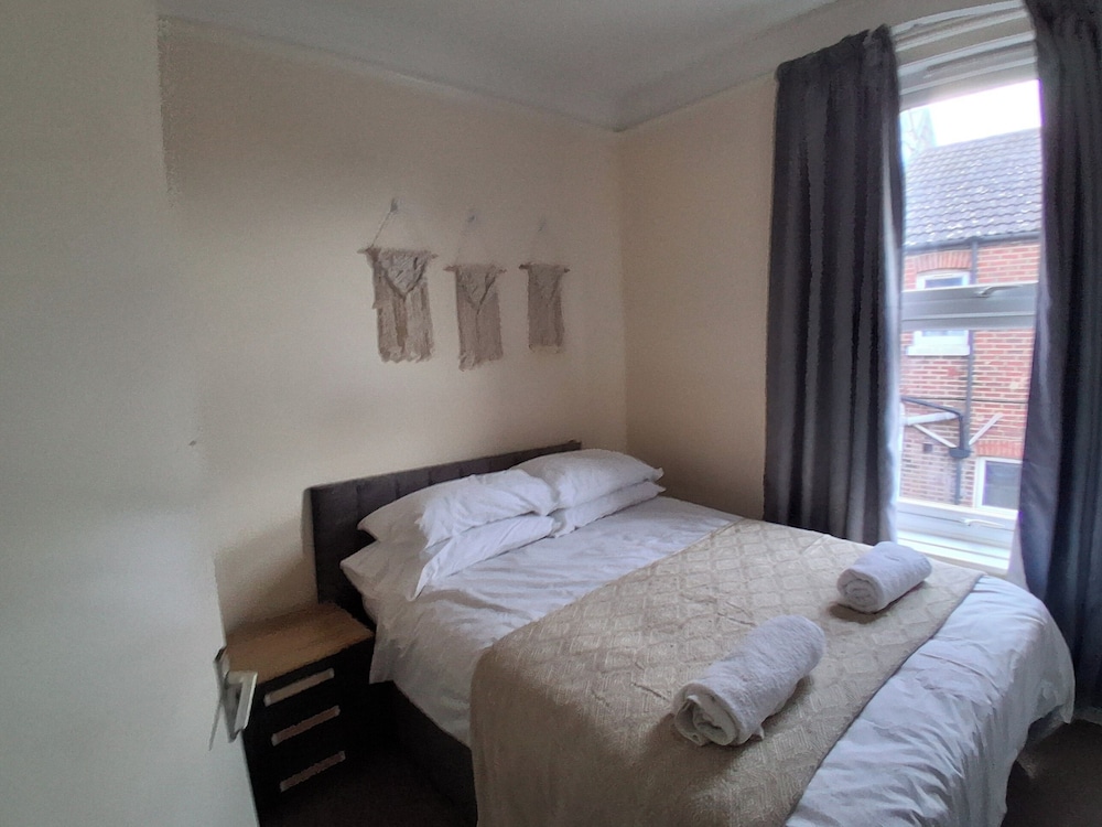 Serene Southampton Apartment With 3 Bedrooms