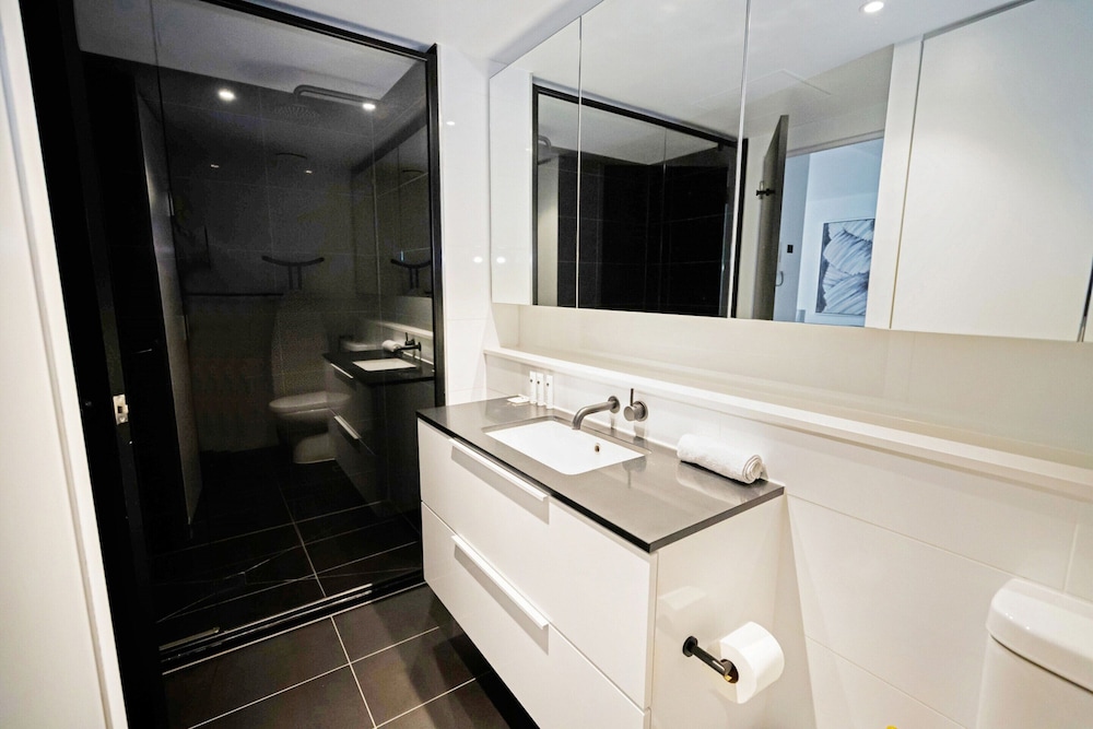 Idyllic 1-bed Near Popular Shopping Streets