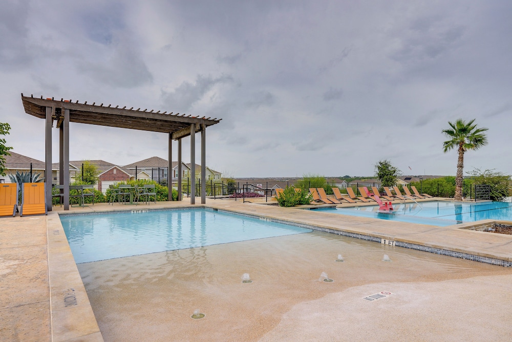 Pool Access: Family Home w/ Yard Near Lackland AFB