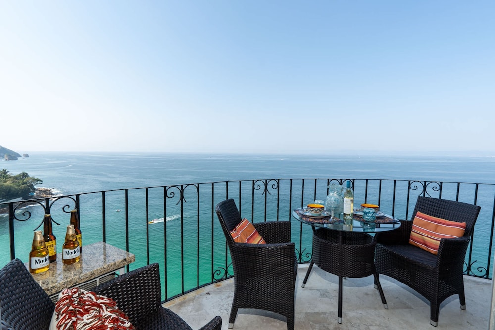 Breathtaking Ocean Views Quiet Penthouse