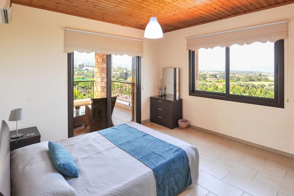 Sunset View Villa in Argaka