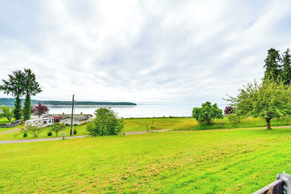 11 Mi to Port Townsend Ferry: Cottage w/ View!