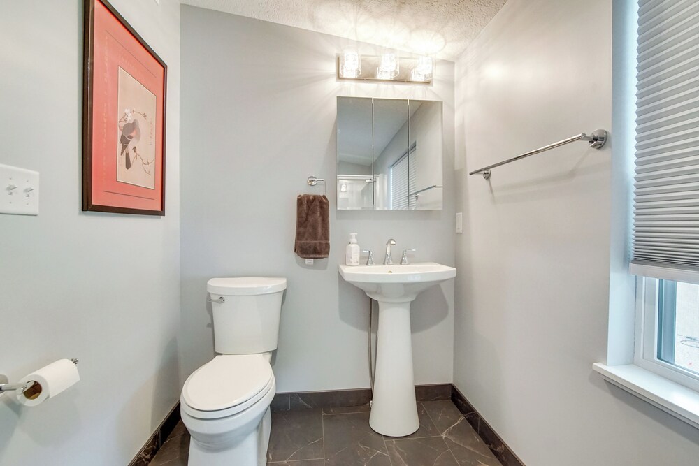 Emporia Vacations - Bright  Sunny Getaway w/ Bikes: 1 Mi to Esu! - Property Image 11