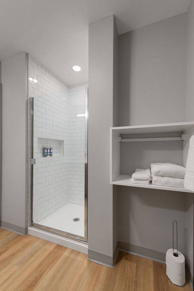 4BR Group Retreat Near Lincoln Park
