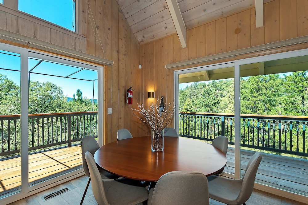 Casa Del Lago Spacious 4 Story Gated Home