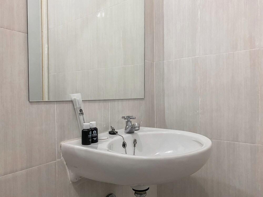 Homey And Modern 2Br At Marina Ancol Apartment