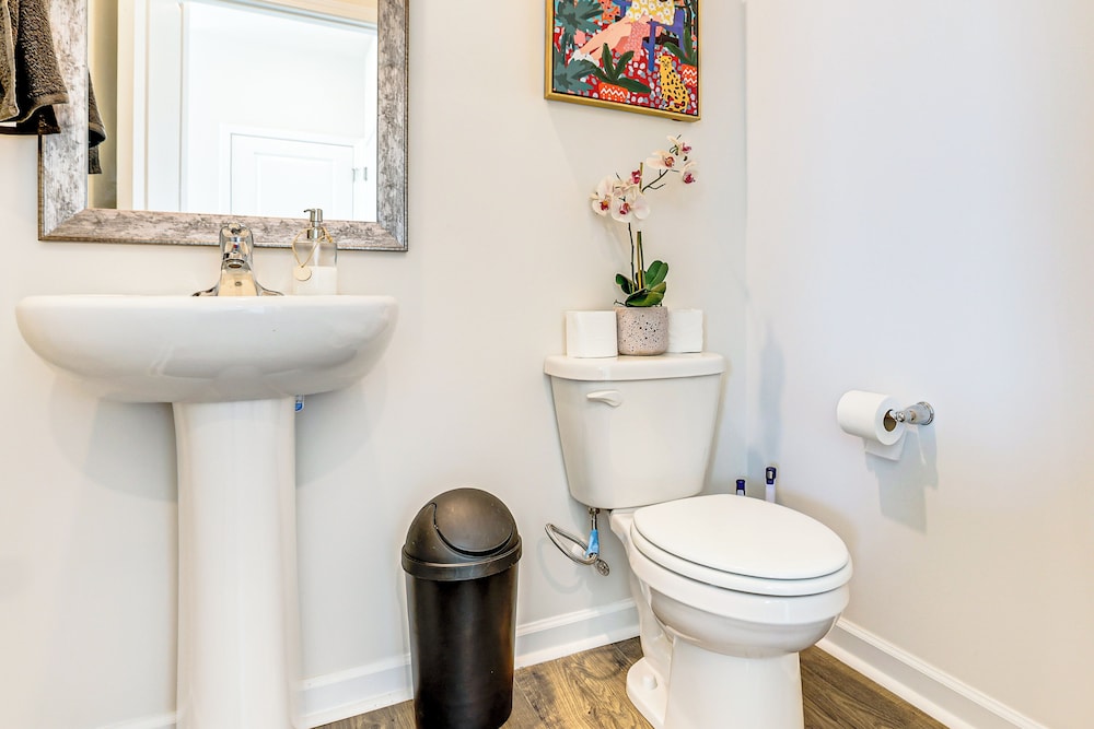 Pool Access, 2 Mi to Main St: Fountain Inn Home!