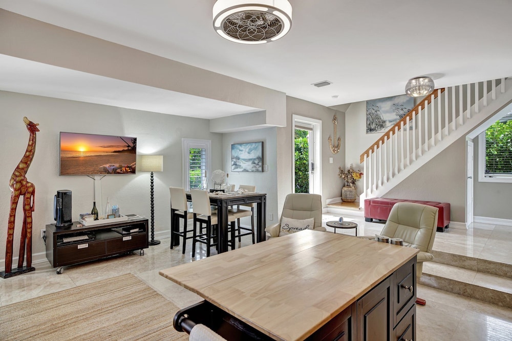 Beach Duplex 3br Manor with Heated Pool