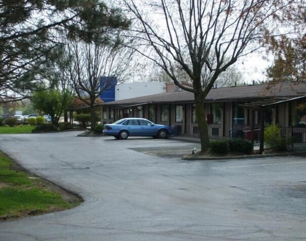 Budgetel Inn & Suites view 4