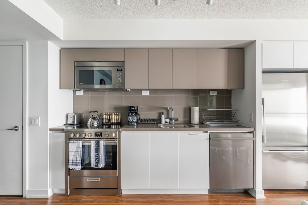 Royal Stays Condominiums - Downtown