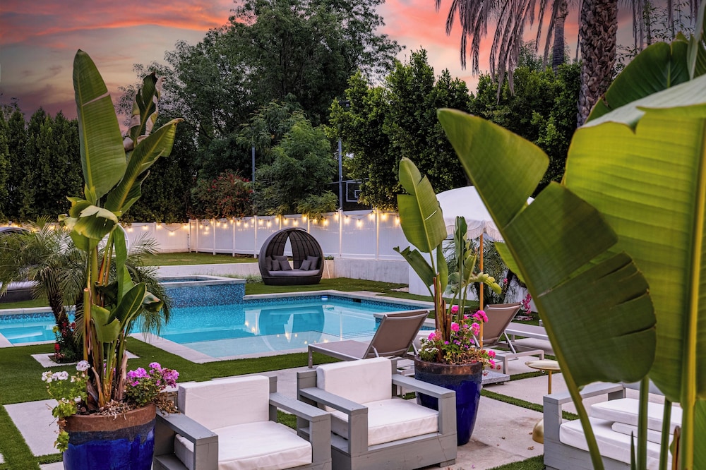 Otis Ave - Modern Farmhouse Retreat w/ Pool, Spa & Luxe Interiors