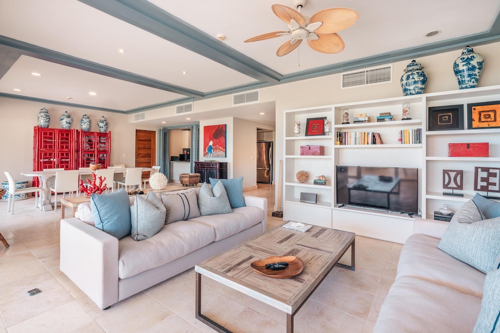 Apt w 2br-beachfront Private Pool in Sotogrande